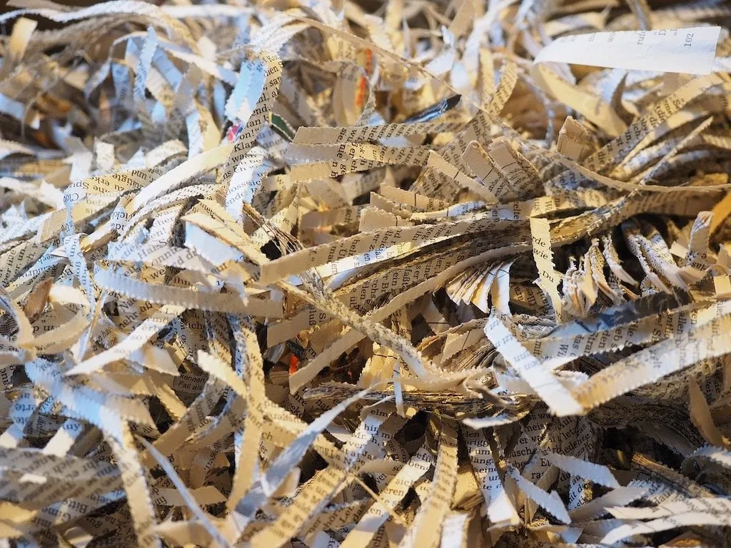 recykling opakowań w pigułce, surowce wtórne, przetwórstwo surowców wtórnych, zero waste, obieg zamknięty, ścinki gazet, recykling papieru, opakowania papierowe